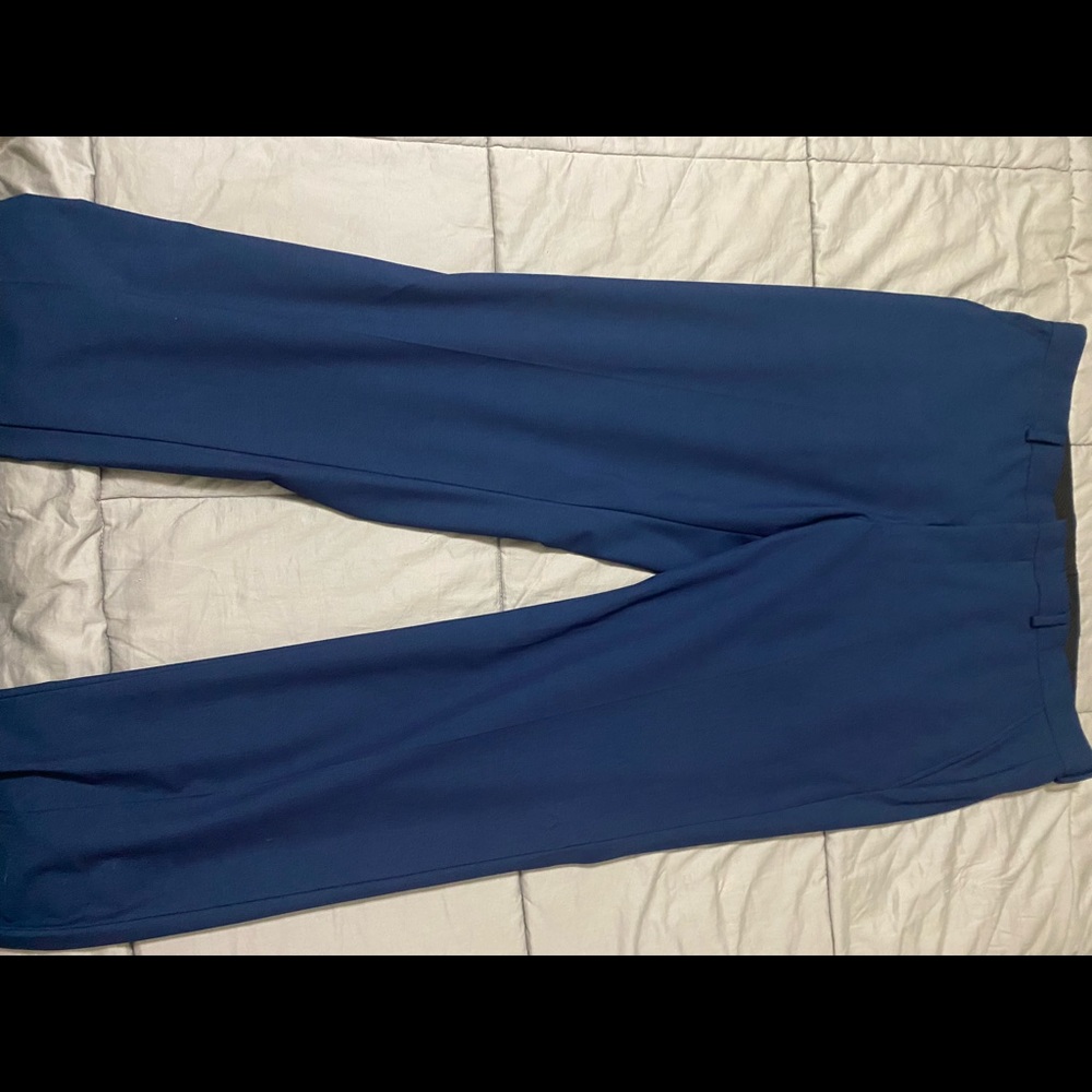 J. Ferrar 2 piece Navy suit. It is a slim fit.